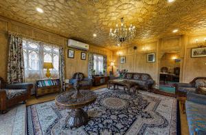 Dastan Heritage Houseboats