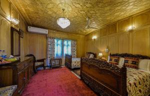 Dastan Heritage Houseboats