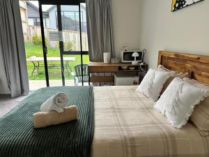 Hanleys Private Room near Ski Airport