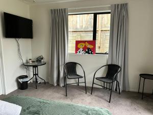 Hanleys Private Room near Ski Airport