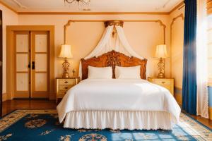 Luxe Homestay in Hollywood - by The Grove & Walk of Fame