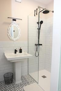 D Rooms Boutique Stay with Parking & Fast City Access