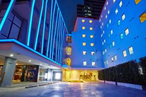 Easy Planet Bangkok Surawong