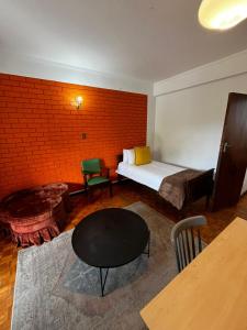 Retro City Center Gem by ARPA Hospitalities