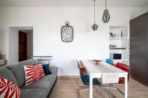 Al Belvedere A cozy with hills and village view