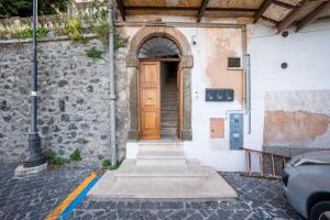 Al Belvedere A cozy with hills and village view