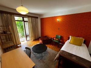 Retro City Center Gem by ARPA Hospitalities