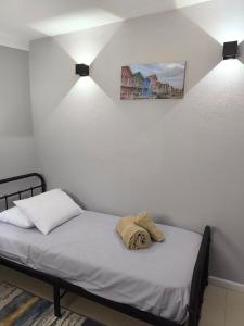 Beach house for 4 by the sea