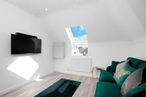 NIGHTINGALE by BOURNECOAST - Modern Apartment Near Sandy Beaches - FM10678