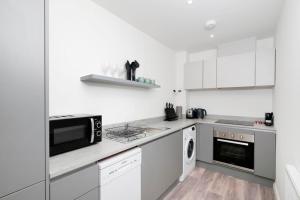 NIGHTINGALE by BOURNECOAST - Modern Apartment Near Sandy Beaches - FM10678