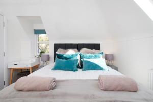 NIGHTINGALE by BOURNECOAST - Modern Apartment Near Sandy Beaches - FM10678