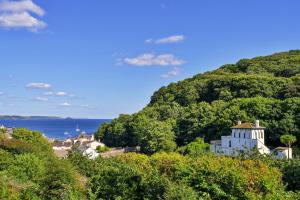 Finest Retreats - Upper Deck