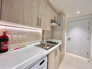 LUX Infinity Pool, Private Beach, GYM, Parking