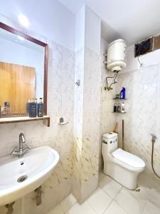 Spacious 3BHK Stay with Balcony & Kitchen comforts