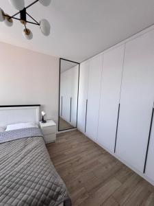 Compass Apartments Елітний Житловий комплекс