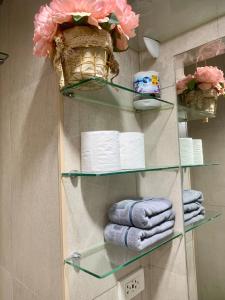 Cozy Studio Near Abreeza Mall a Balcony with City and Sea View