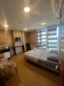 Joi Suites Hotel