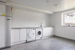 Villa with lakeside location