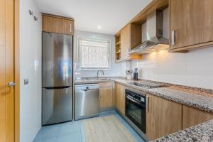 Modern apartment with large terrasse, bbq, fast wifi, 2 pools