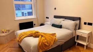 Luxe Apt in Central London, 4-mins from Paddington Station, Near Shops etc & Free Wi-Fi