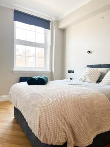Luxe Apt in Central London, 4-mins from Paddington Station, Near Shops etc & Free Wi-Fi