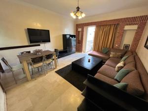 Elegant Marina Apartment Spacious and Stylish T22712GF