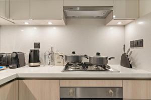 FIRST CLASS 2BR Bright and Elegant Living