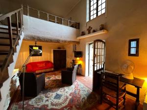 Maison provençale dans village médiéval