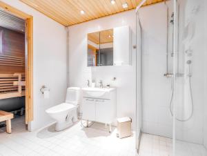 Modern 1BR Apt with Private Sauna & Next to Ski Slopes