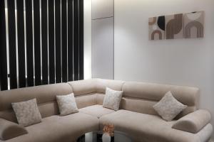 استديو مودرن بتصميم فندقي d11