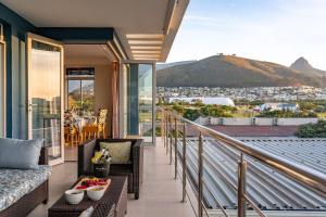 Emerald Horizon Mouille Point - Views & Location