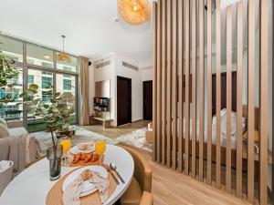 Urban Dubai Marina Stay, Near Yacht Area & Beach Sleep 8 Pax