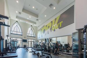 Chic 1BR Apartment in Downtown Dubai Steps Away from Burj Khalifa & Dubai Mall