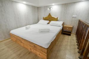 2 Signature Apartments on Agmashenebeli