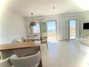 Irinis Tinos Residences