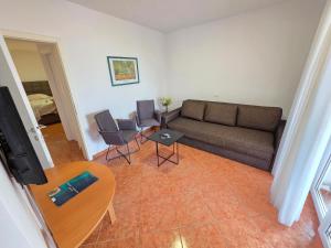 TOM M NV Apartment 250m from the beach, with terrace