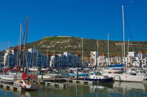 Elegant Marina Retreat Stylish Apartment with Pool Access T22911GF