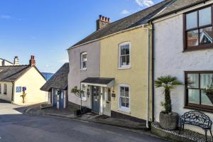 Finest Retreats - Cawsand Cottage