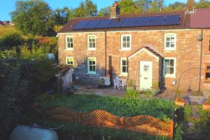 Brecon Beacons Escape, 3 bedroom, Sleeps 8 with Log Burner