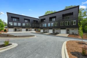 2 Bd - Bourbon Lovers Dream - Clemson & Greenville