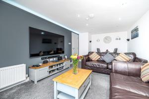 Super Prime Luxury Waterfront View Dbay By Tba