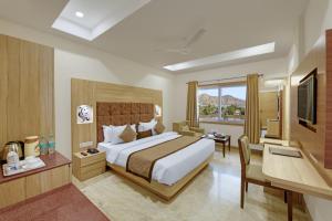 Hotel Cherry Wood