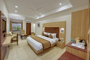 Hotel Cherry Wood