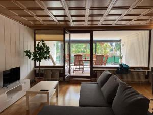 200 qm Wohnug mit Sonnenterrasse und Wintergarten