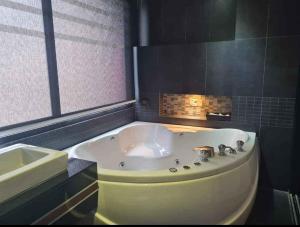 L01 Bangla Suites Modern Studio On Bangla Road