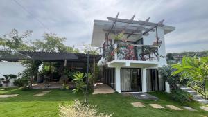 Tubajon Cliffside Villa