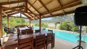 Tubajon Cliffside Villa