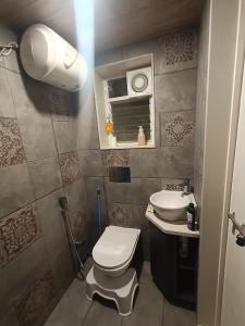 Spacious 2BHK with ensuite bath and office