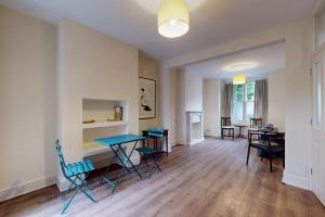 2Bedroom House Near Wood Green Tube & Bus Stop