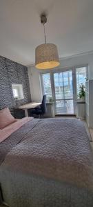 Comfort Living Close to Train & Airport